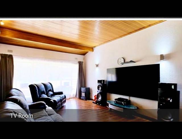 3 BEDROOM HOUSE FOR SALE IN OAKDENE